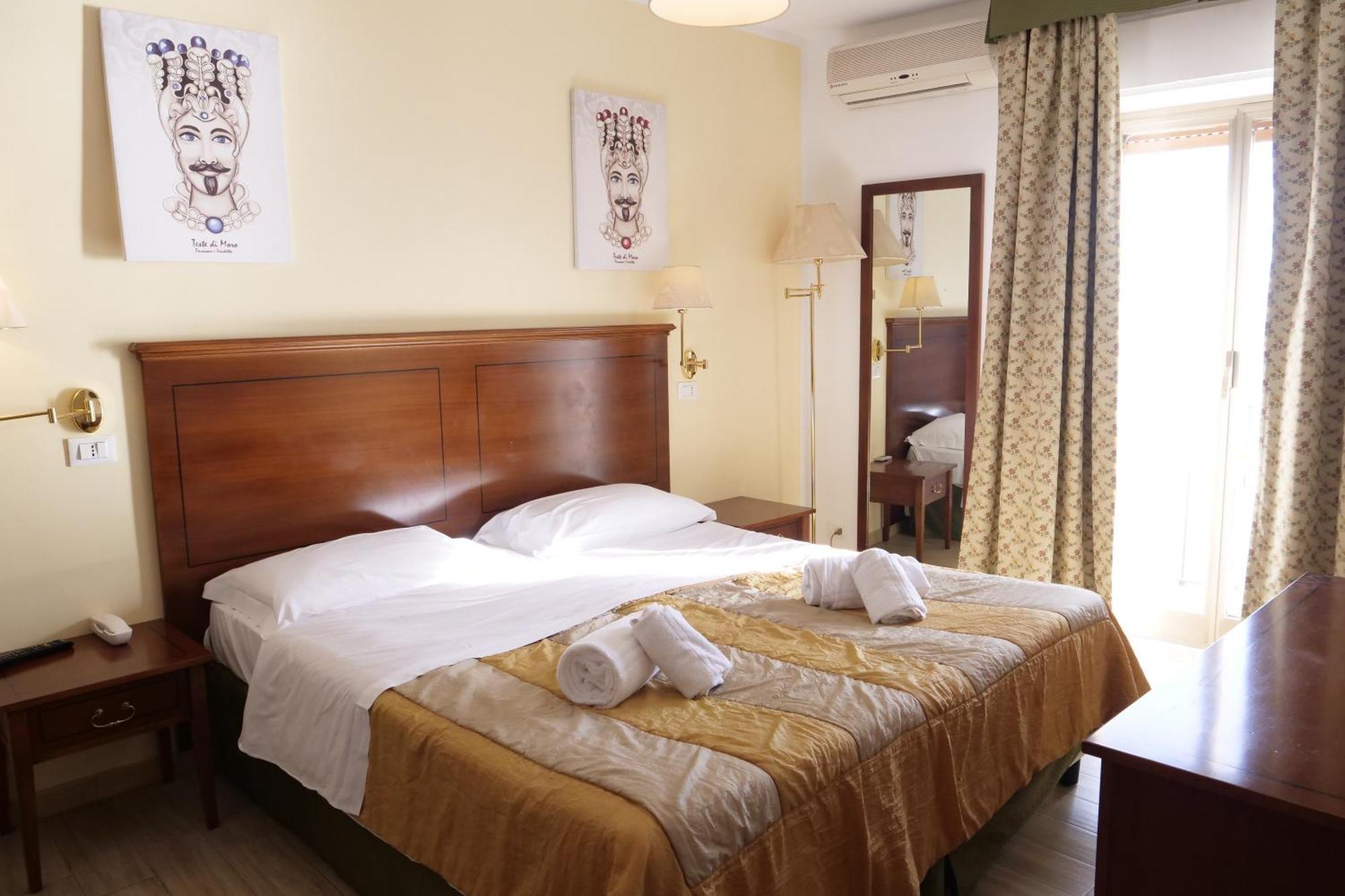 Hotel Elios Tao タオルミーナ エクステリア 写真