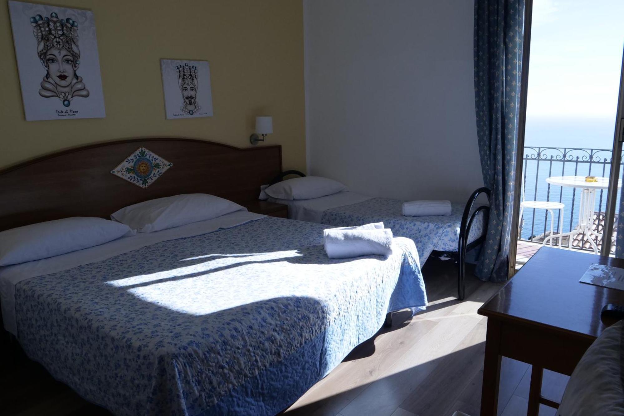 Hotel Elios Tao タオルミーナ エクステリア 写真