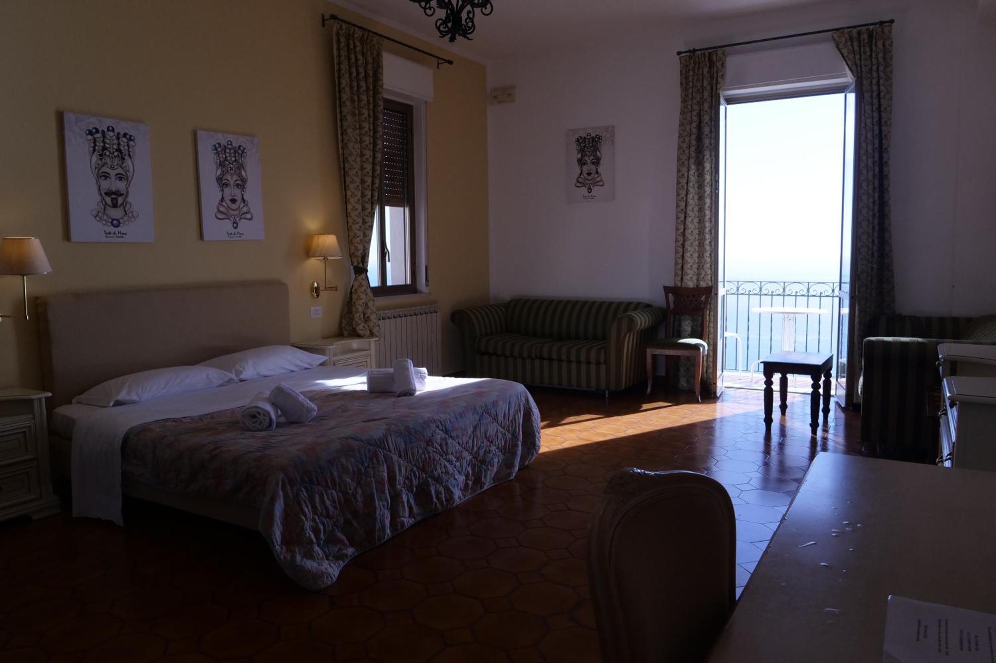 Hotel Elios Tao タオルミーナ エクステリア 写真