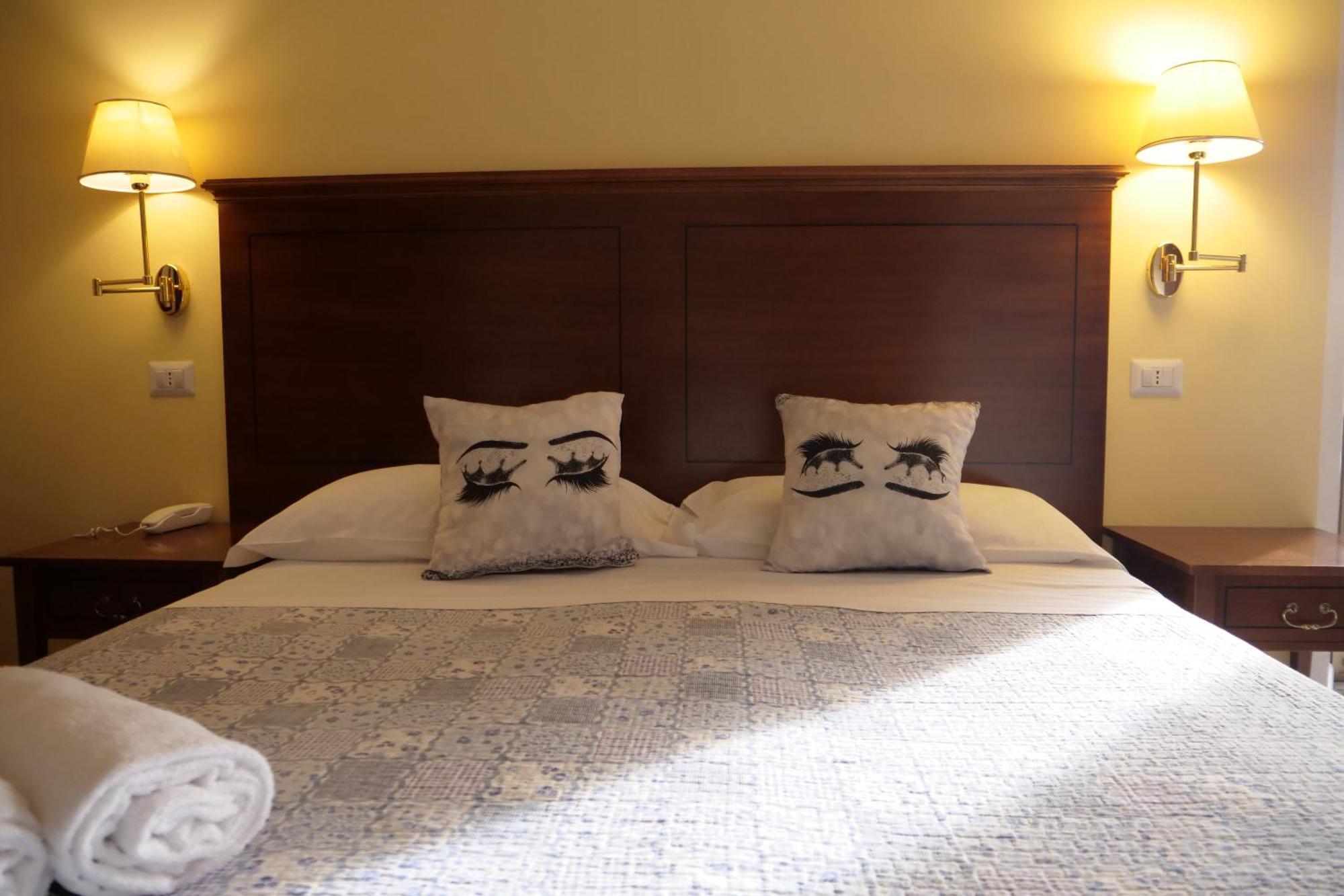 Hotel Elios Tao タオルミーナ エクステリア 写真