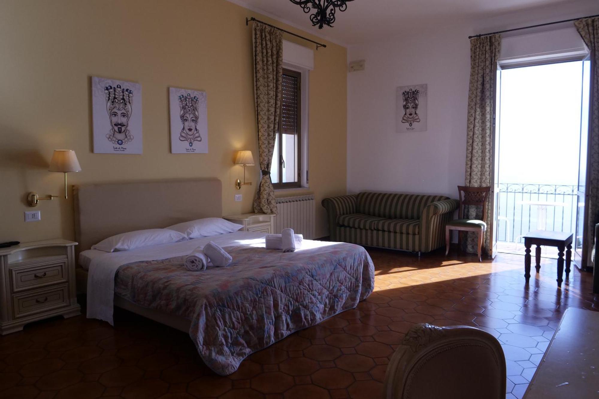 Hotel Elios Tao タオルミーナ エクステリア 写真