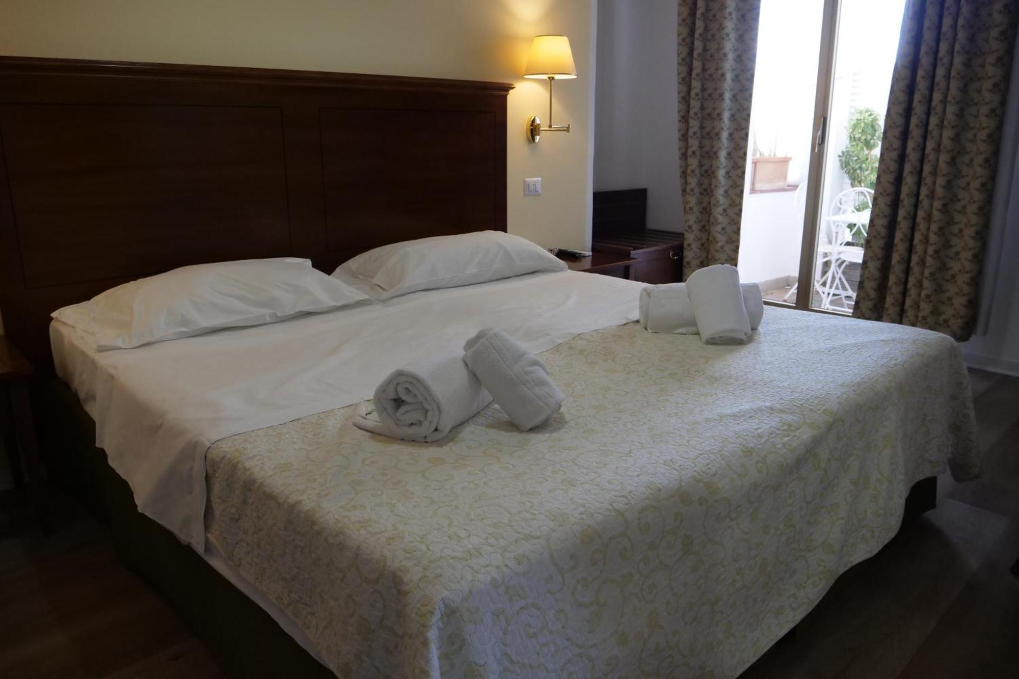 Hotel Elios Tao タオルミーナ エクステリア 写真