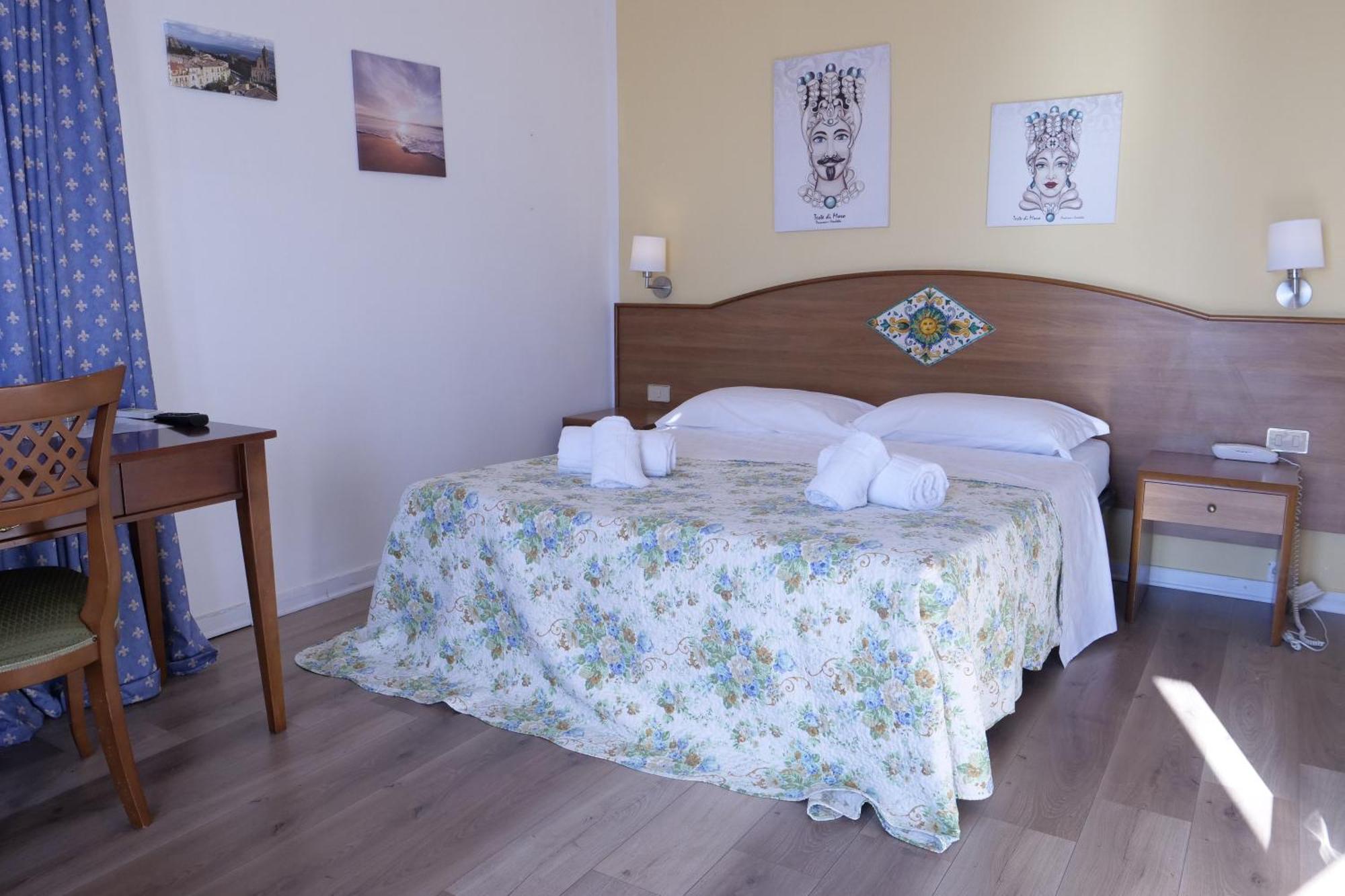 Hotel Elios Tao タオルミーナ エクステリア 写真