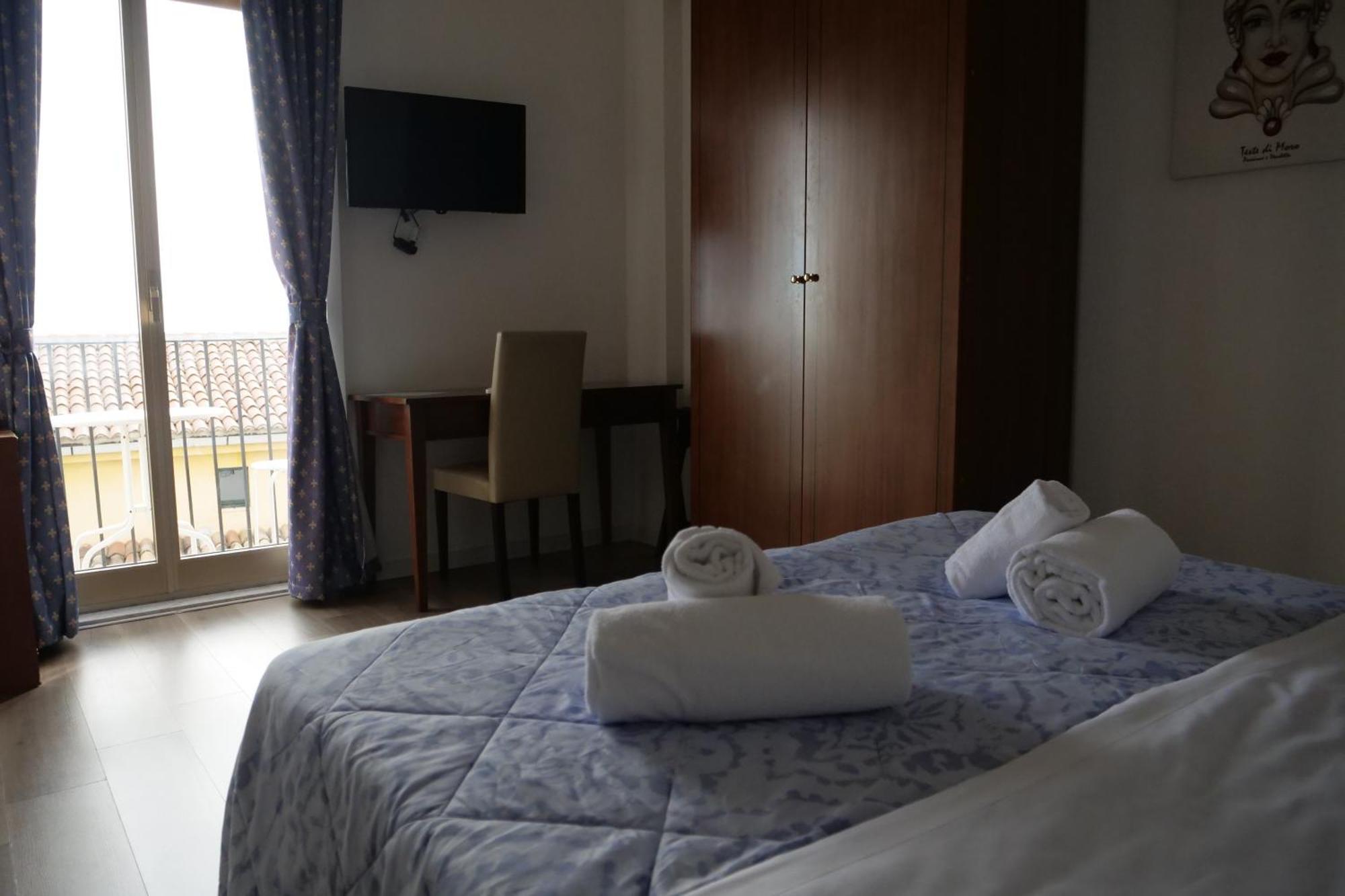 Hotel Elios Tao タオルミーナ エクステリア 写真