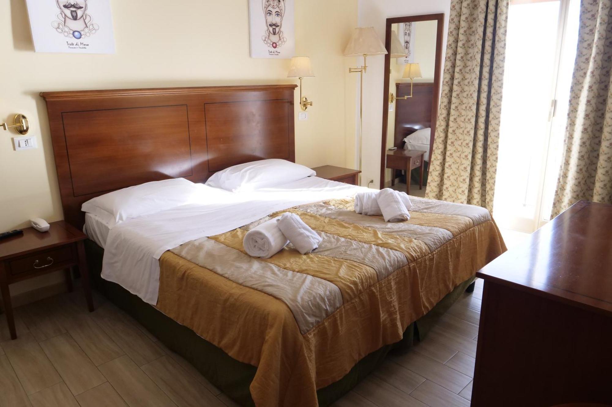 Hotel Elios Tao タオルミーナ エクステリア 写真